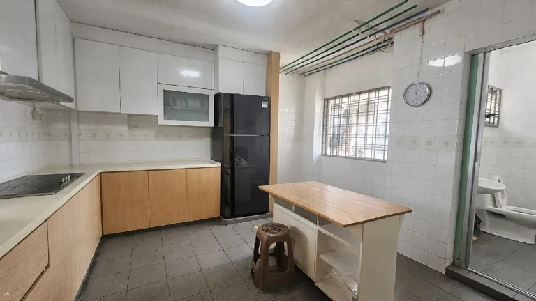 706 Jurong West St 71 image 1 of 8