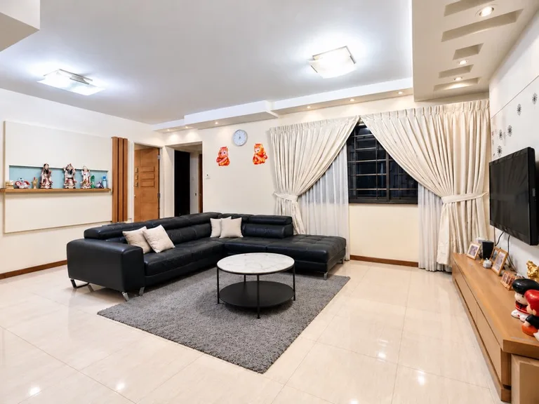 295B Compassvale Cres image 1 of 6