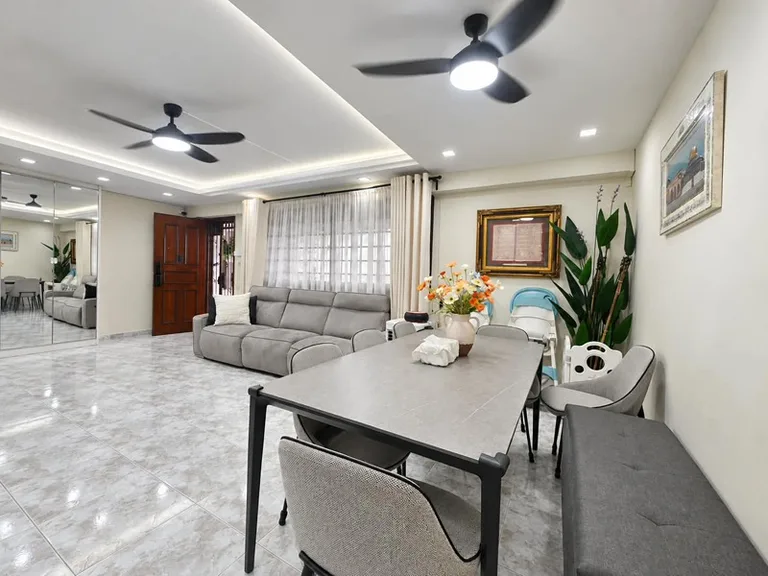 298 Tampines St 22 image 1 of 4