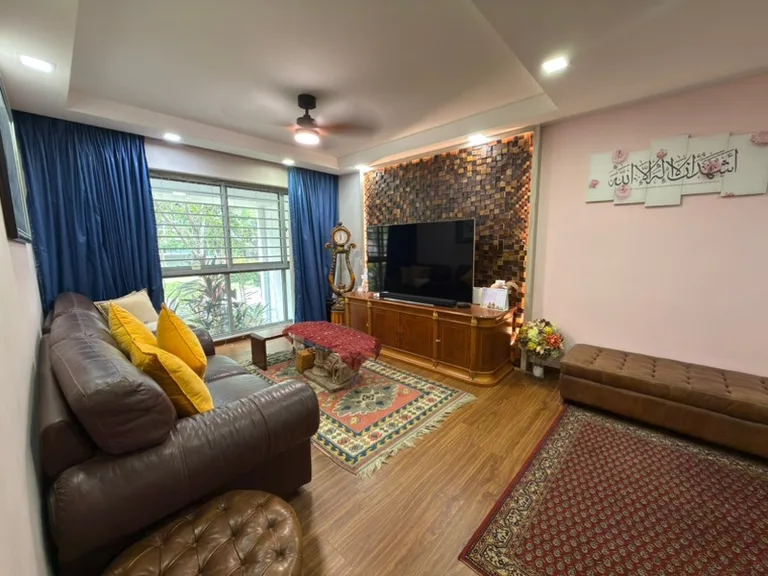 515B Tampines Ctrl 7 image 1 of 10