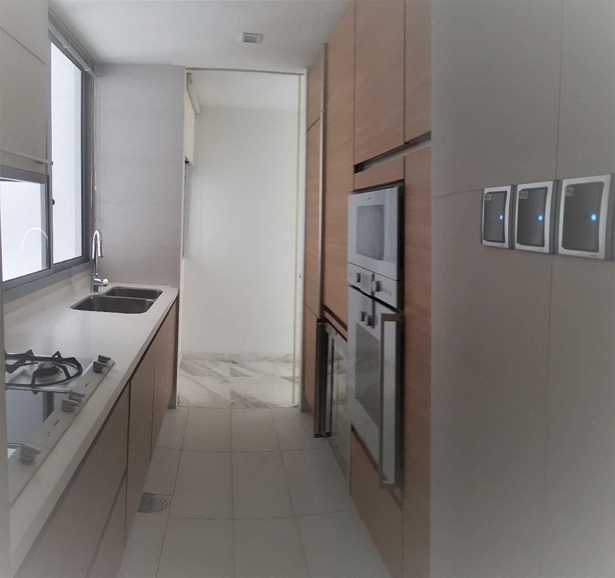 Suites @ Cairnhill image 1 of 10