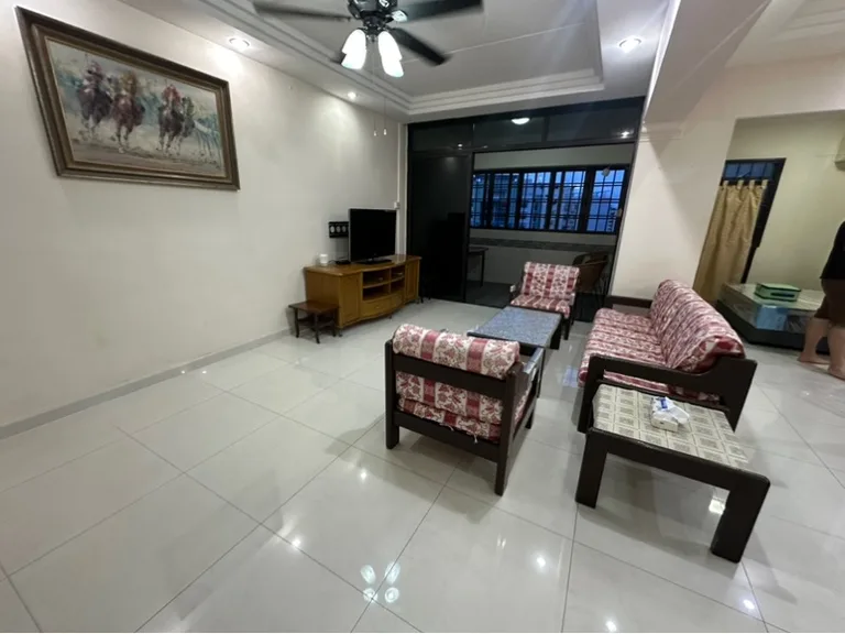 122C Sengkang East Way image 1 of 9