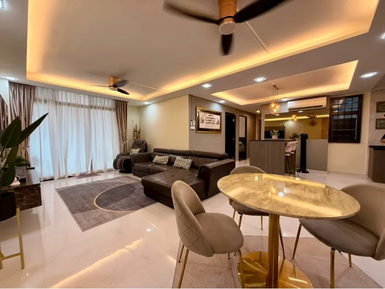 360B Admiralty Dr image 1 of 10