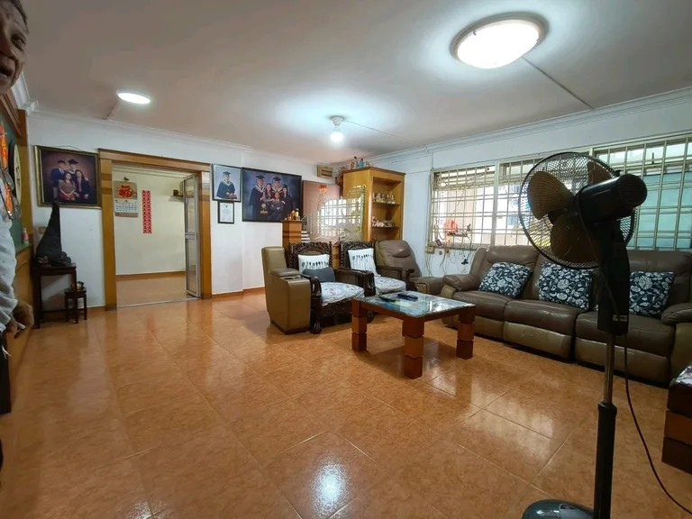 412 Woodlands St 41 image 1 of 10