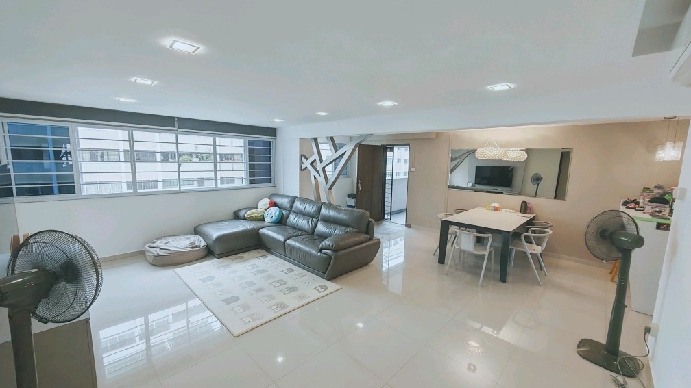 527 Hougang Ave 6