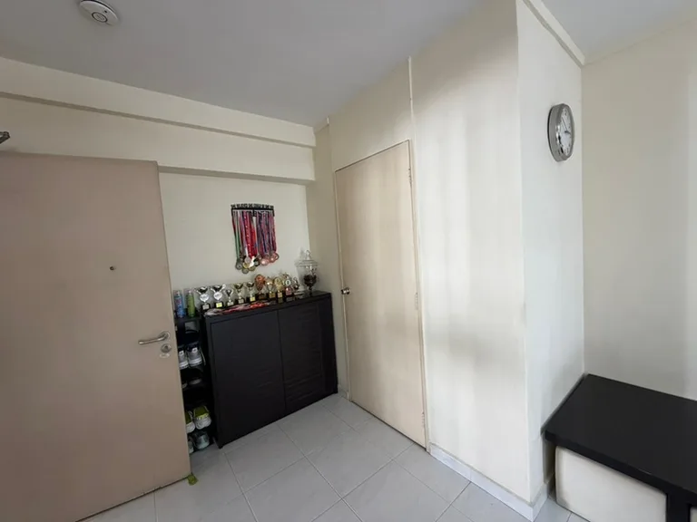 880 Woodlands St 82 image 1 of 9