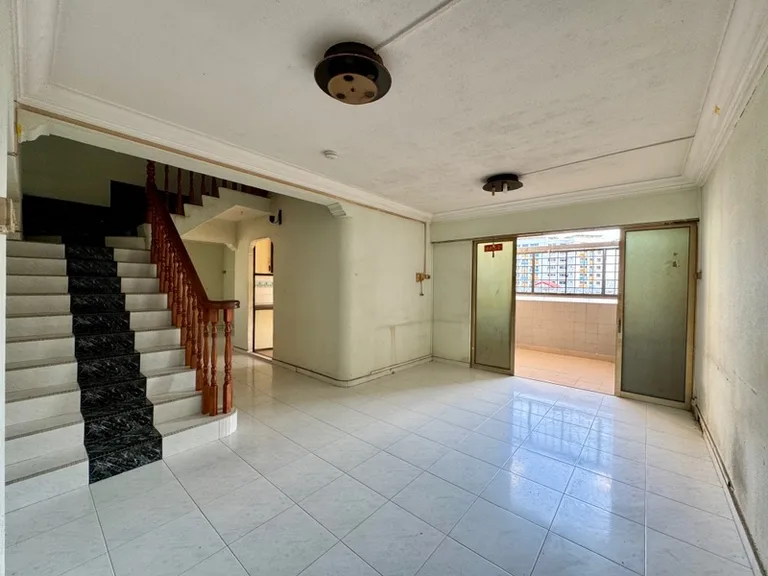 714 Jurong West St 71 image 1 of 8