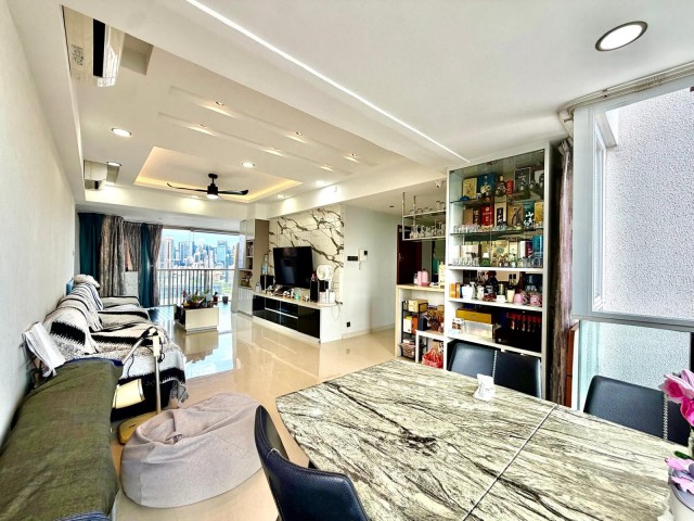 Regency Suites photo 2