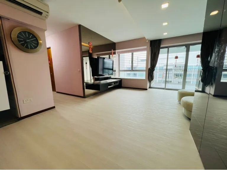 515B Tampines Ctrl 7 image 1 of 10