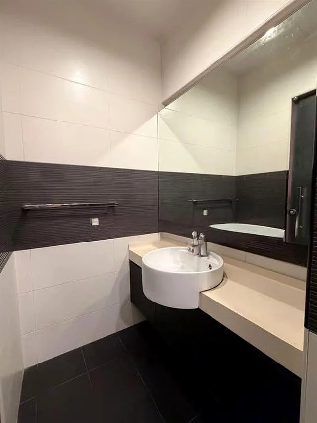 201 Clementi Ave 6 image 1 of 5