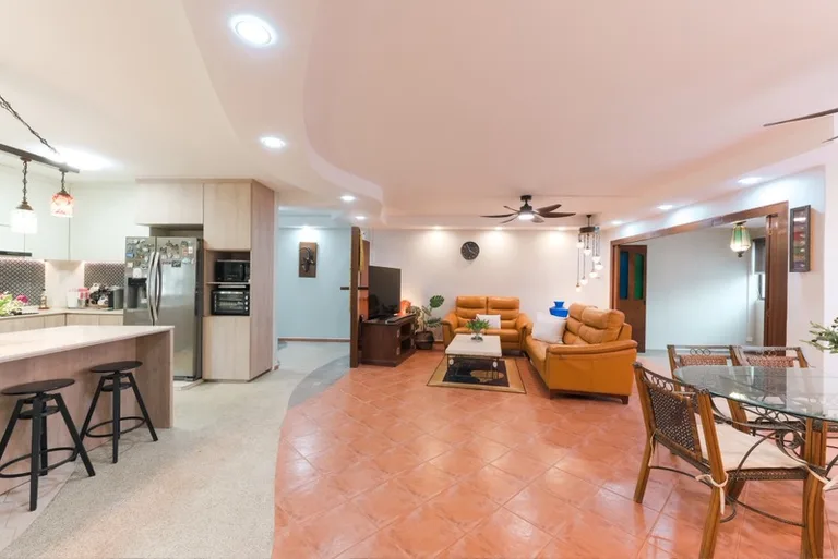 662 Choa Chu Kang Cres image 1 of 10