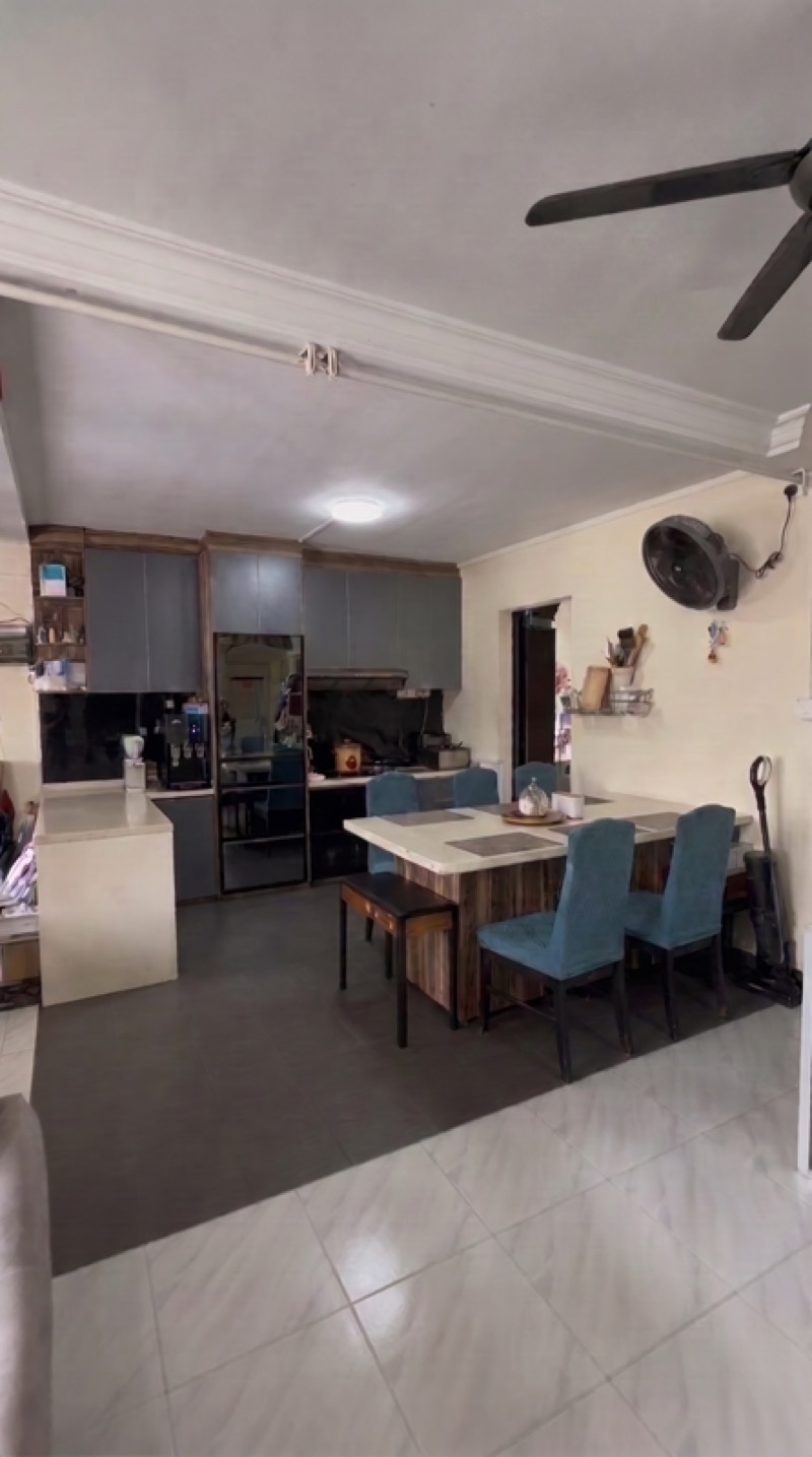 775 Woodlands Cres