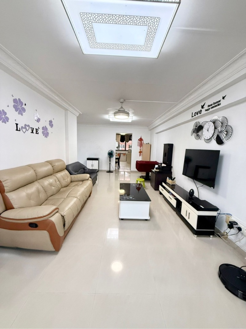 394 Yishun Ave 6 image 1 of 8