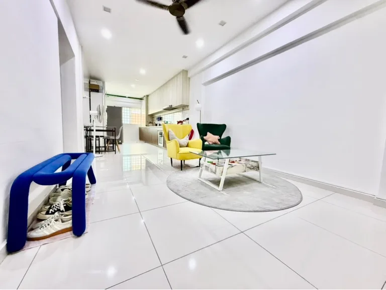 261 Serangoon Ctrl Dr image 1 of 9
