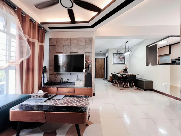 289A Compassvale Cres image 1 of 10