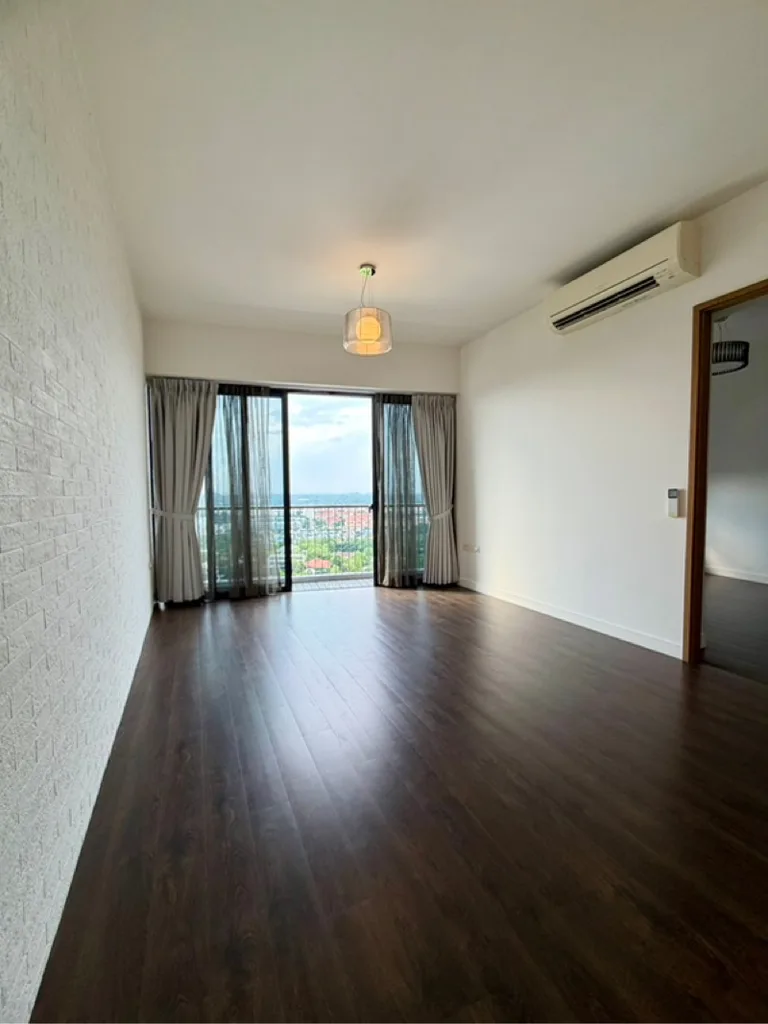 D'Leedon image 1 of 9