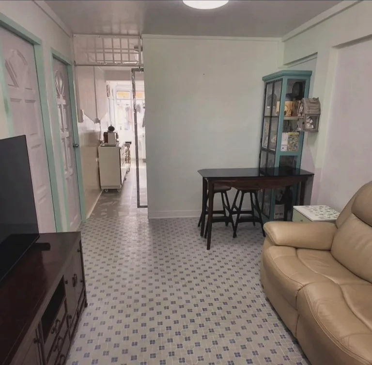 27 Jln Bahagia image 1 of 5
