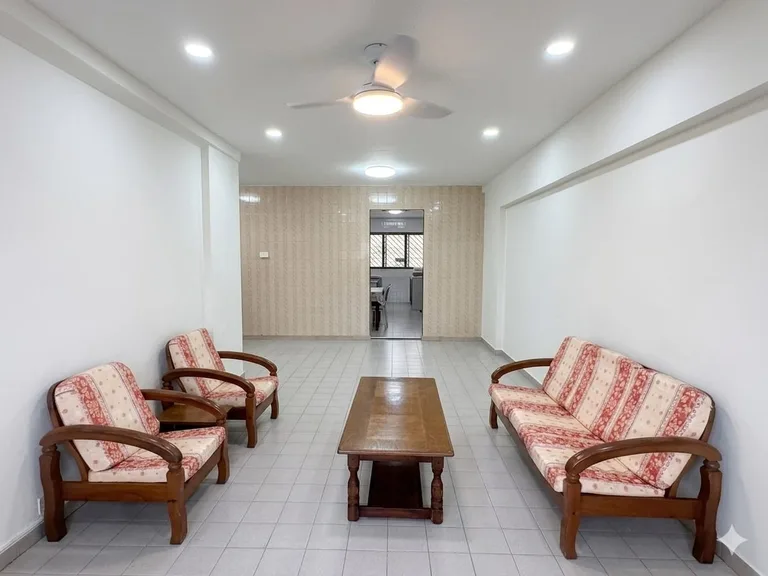 424 Tampines St 41 image 1 of 9
