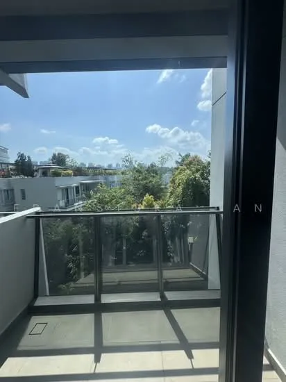 Haus On Handy image 1 of 7