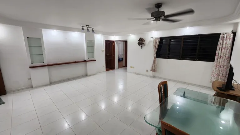 296B Compassvale Cres image 1 of 5