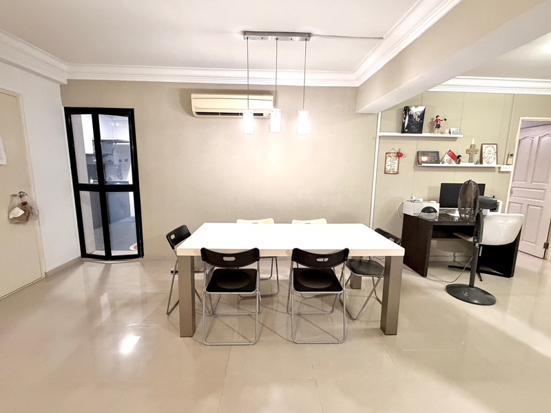 335 Sembawang Cl image 1 of 10