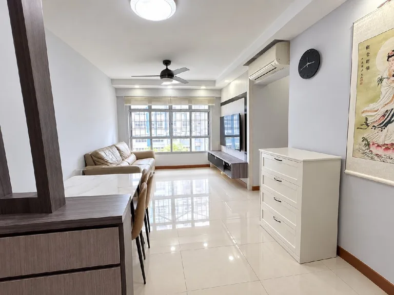 879B Tampines Ave 8 image 1 of 10