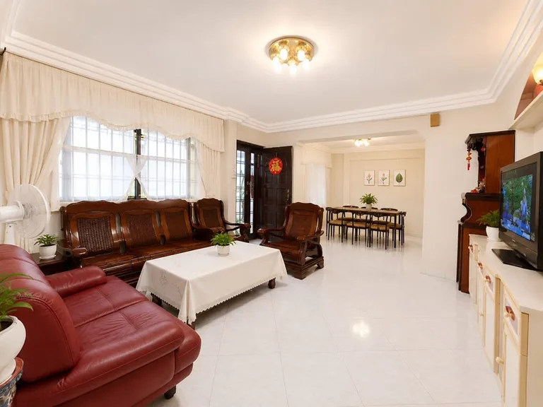 349 Tampines St 33 image 1 of 7