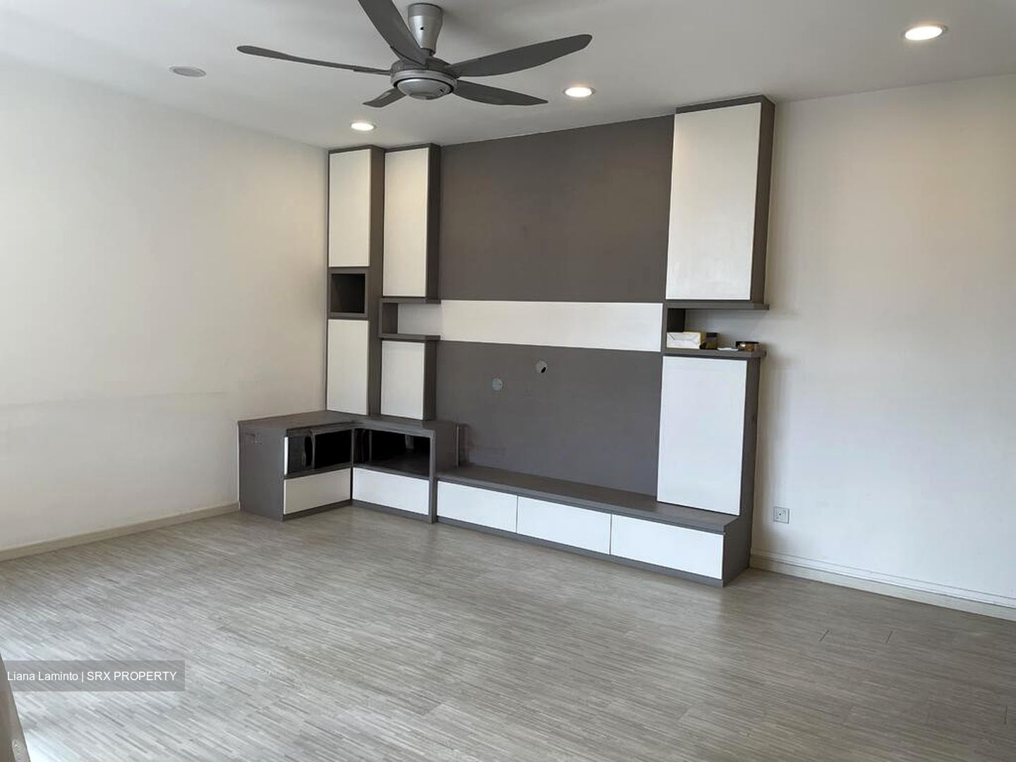 Azalea Park Condominium (D17), Condominium - For Rent photo 2