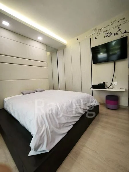 RIVERPARC RESIDENCE 9