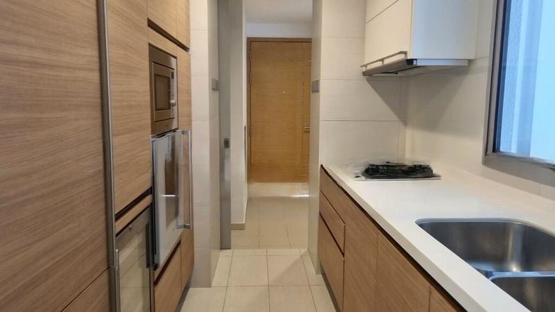 SUITES @ CAIRNHILL 13