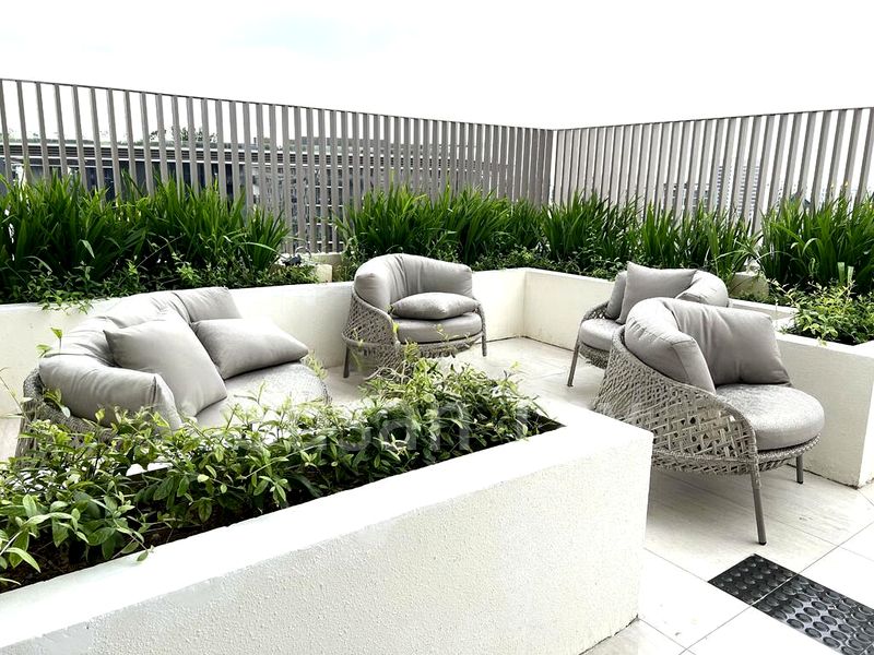 COASTLINE RESIDENCES 13