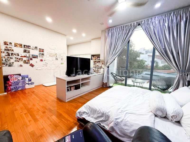 SAVANNAH CONDOPARK 13