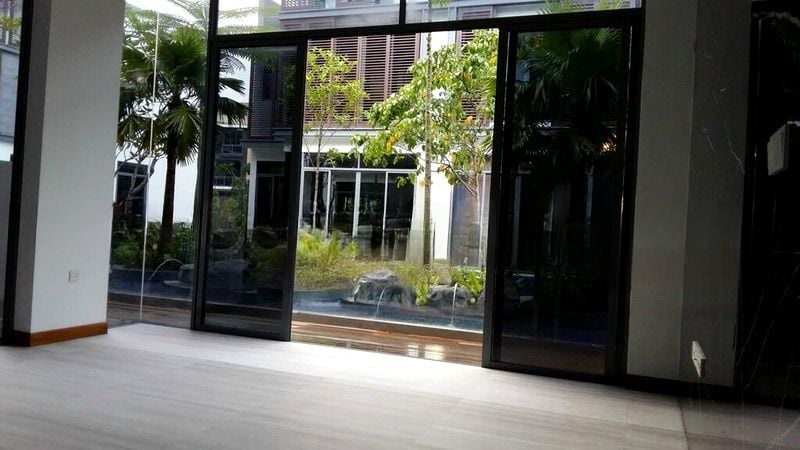 THE SEAWIND 8