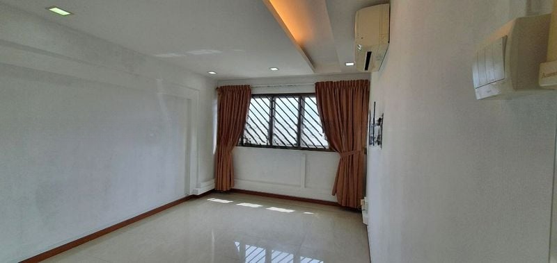 ANG MO KIO AVE 10 12