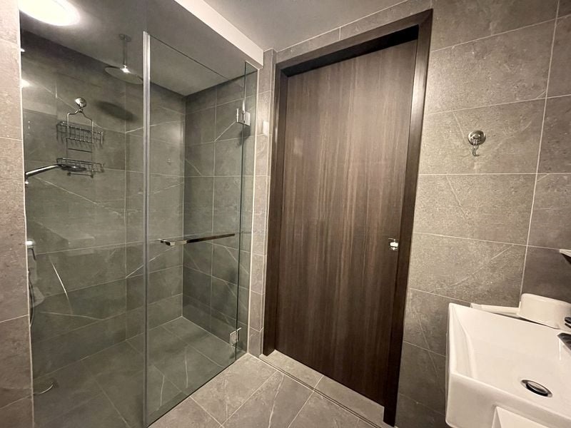 RIVERFRONT RESIDENCES 6