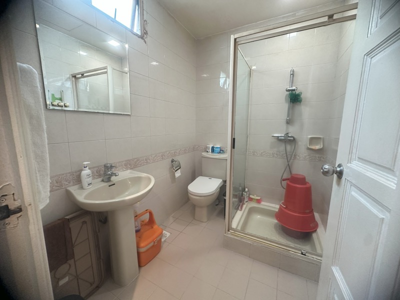 SIXTH AVENUE CENTRE 11