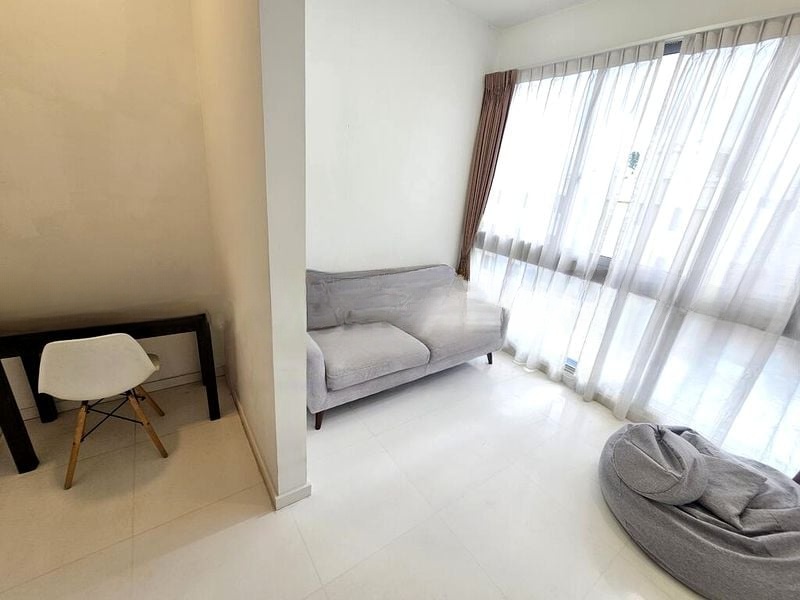 # 1 SUITES 8