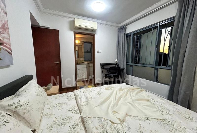 AQUARIUS BY THE PARK 12