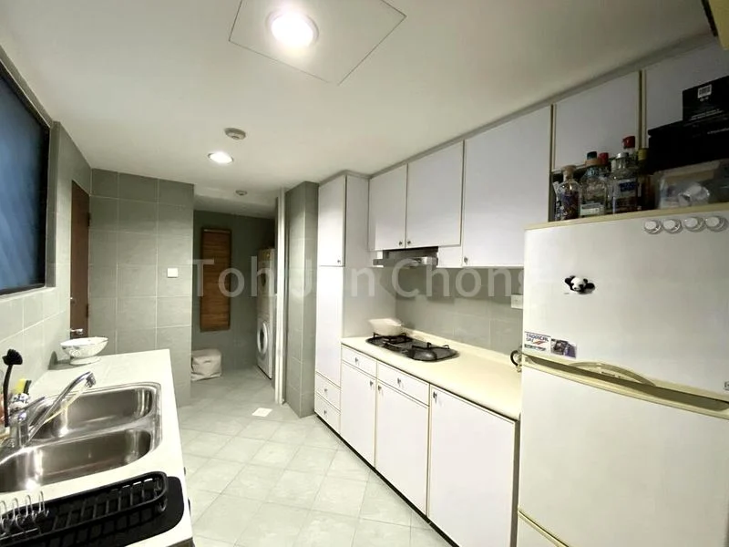 INTERNATIONAL PLAZA 7