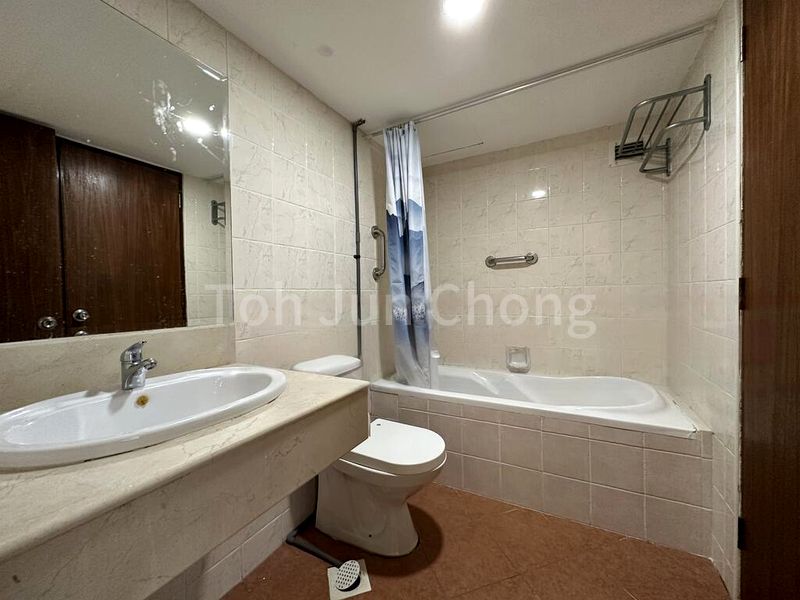 INTERNATIONAL PLAZA 10