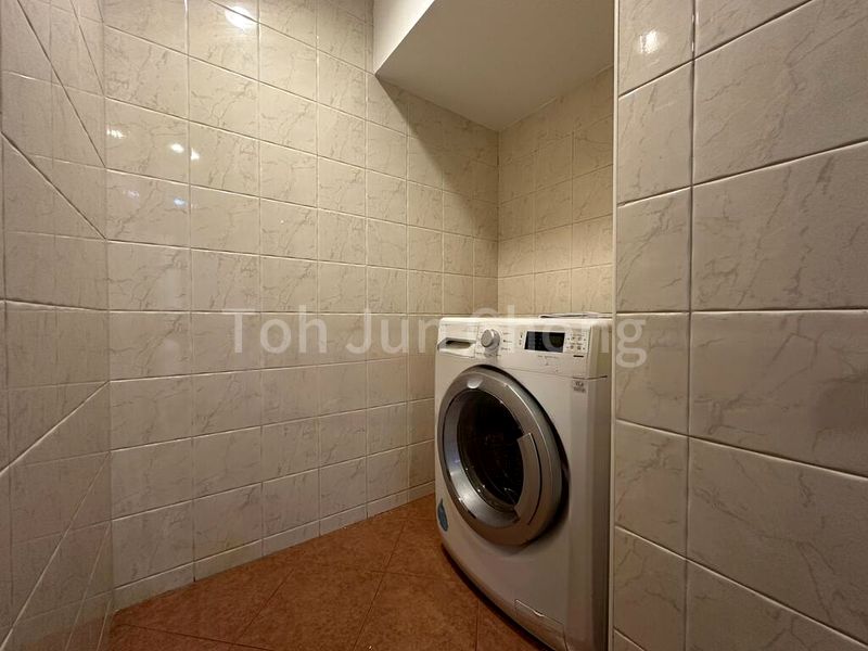 INTERNATIONAL PLAZA 11