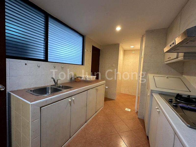 INTERNATIONAL PLAZA 14