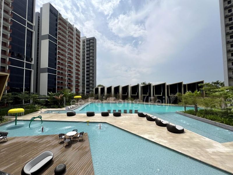 RIVERFRONT RESIDENCES 7