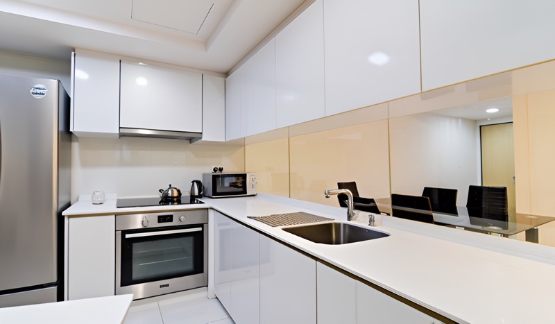 THE LAKEFRONT RESIDENCES 8