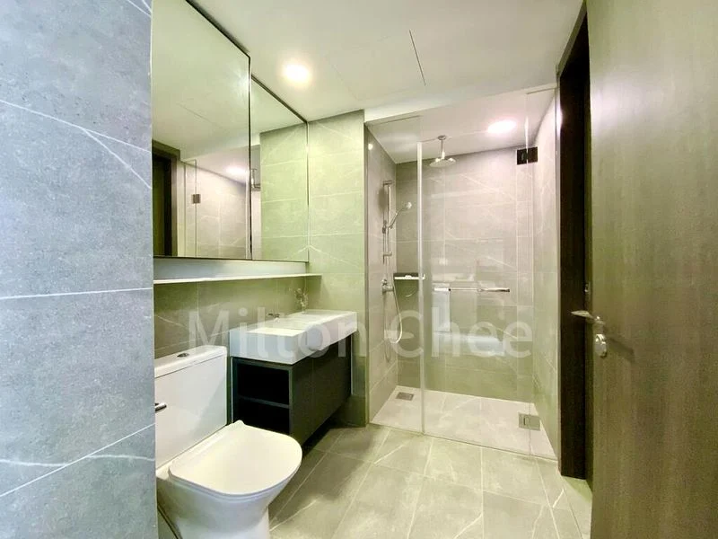 RIVERFRONT RESIDENCES 5