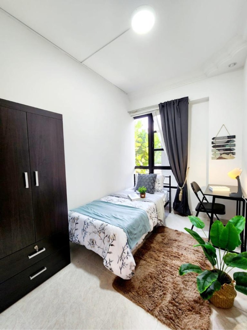 CENTRAL GREEN CONDOMINIUM 21