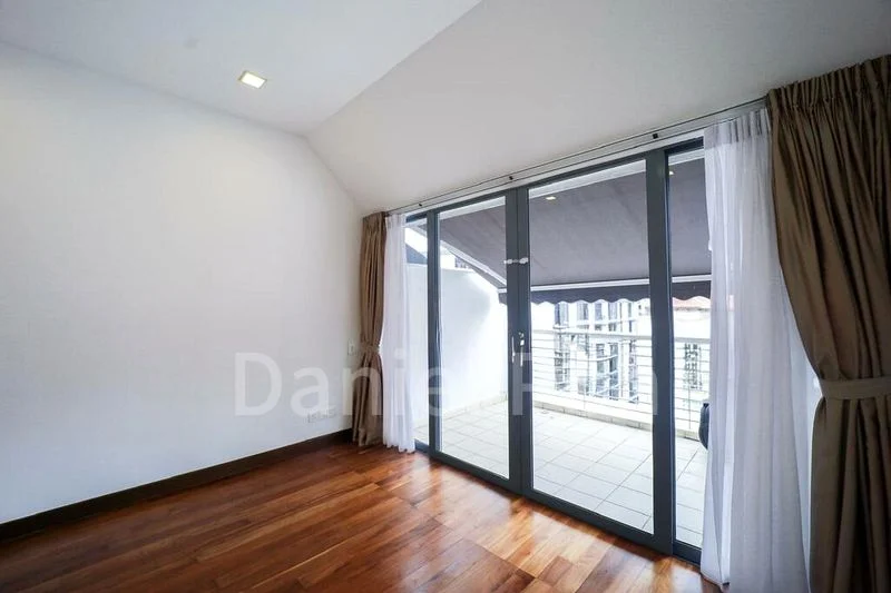 WATERMARK ROBERTSON QUAY 3