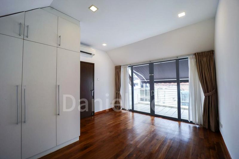 WATERMARK ROBERTSON QUAY 7