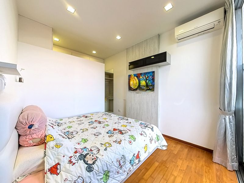STRAITS RESIDENCES 8
