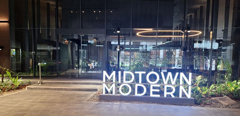 MIDTOWN MODERN 10